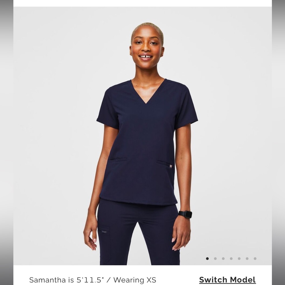 Figs— Casma three pocket scrub top XS navy blue